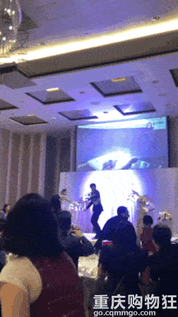 “姐夫门”19年最狗血事件，新郎在婚礼上把新娘和姐夫偷情的视频放到了大屏幕上